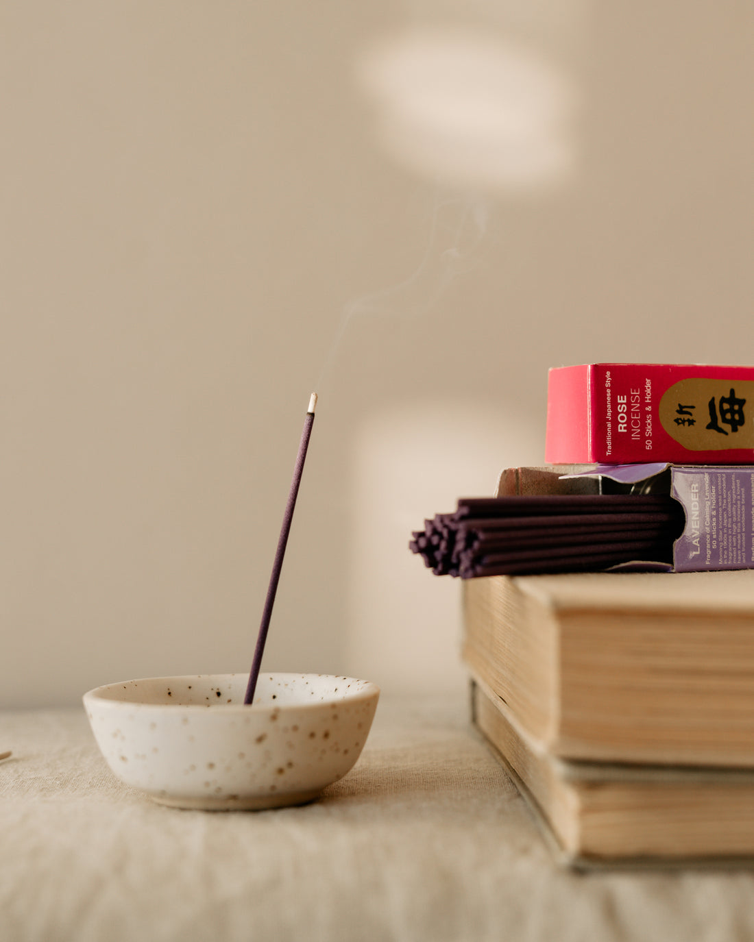 Japońskie kadzidła: Mistyczne zapachy i duchowy rytuał